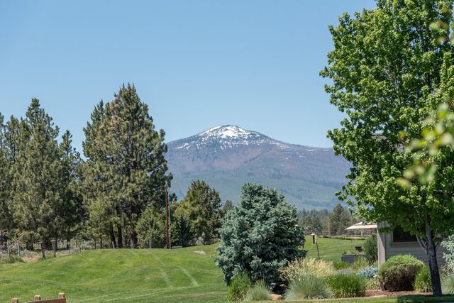 481 W Hope Avenue, Sisters, OR 97759