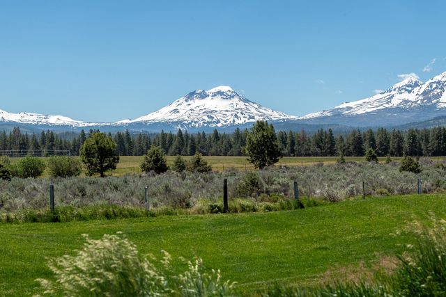 481 W Hope Avenue, Sisters, OR 97759
