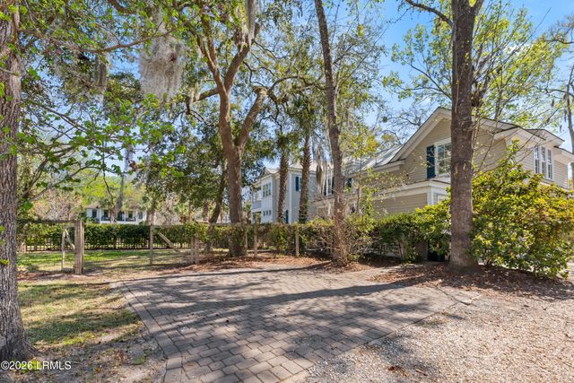 54 James Habersham, Beaufort, SC 29906