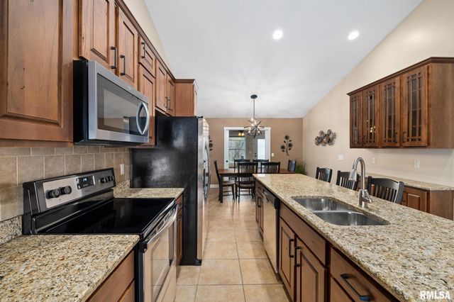 1810 W KINGSBURY Road, Washington, IL 61571