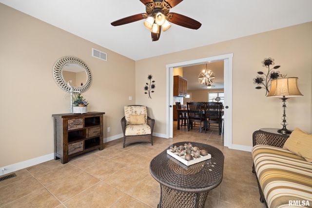 1810 W KINGSBURY Road, Washington, IL 61571