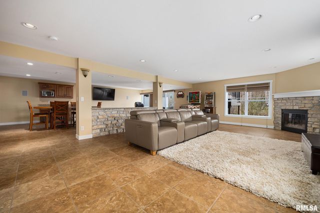 1810 W KINGSBURY Road, Washington, IL 61571