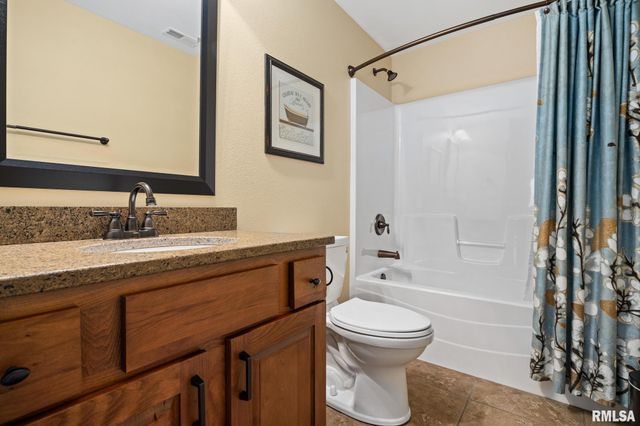 1810 W KINGSBURY Road, Washington, IL 61571