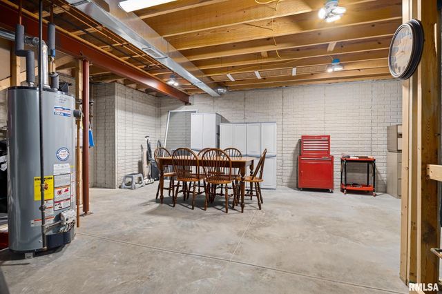 1810 W KINGSBURY Road, Washington, IL 61571