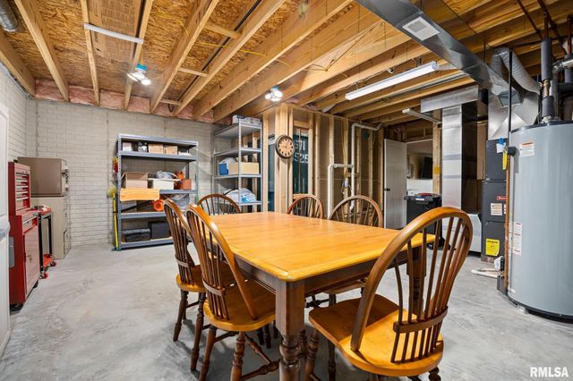 1810 W KINGSBURY Road, Washington, IL 61571