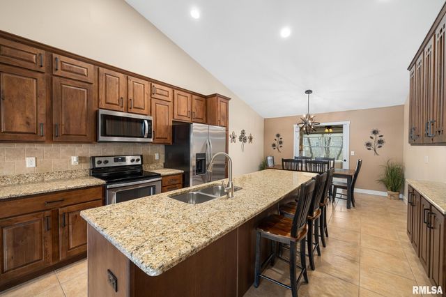 1810 W KINGSBURY Road, Washington, IL 61571