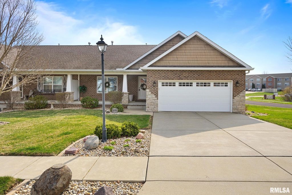 1810 W KINGSBURY Road, Washington, IL 61571