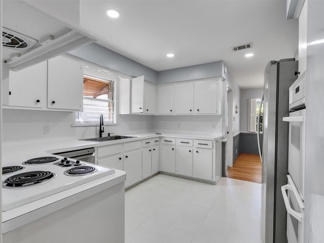 10042 Meadow Lake Lane, Houston, TX 77042