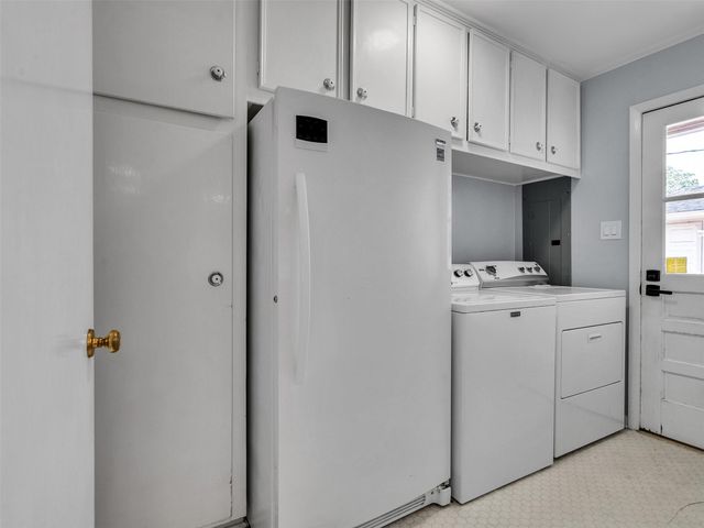 10042 Meadow Lake Lane, Houston, TX 77042