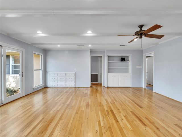 10042 Meadow Lake Lane, Houston, TX 77042