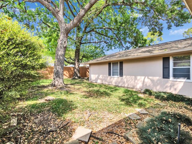 10042 Meadow Lake Lane, Houston, TX 77042