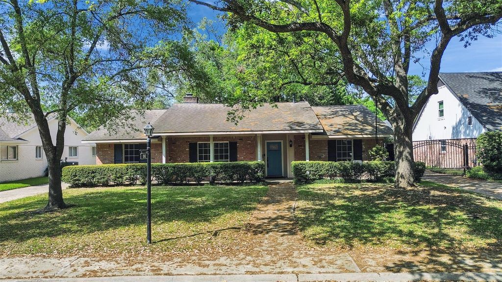 10042 Meadow Lake Lane, Houston, TX 77042