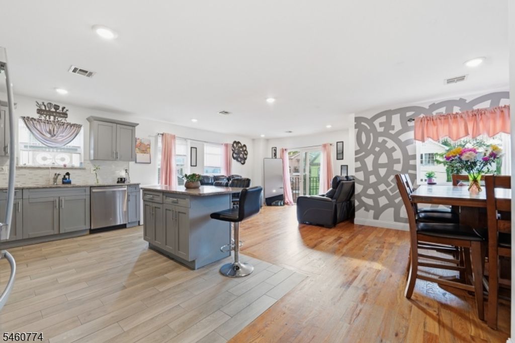28 Hanford St, Newark City, NJ 07114 — photo 2