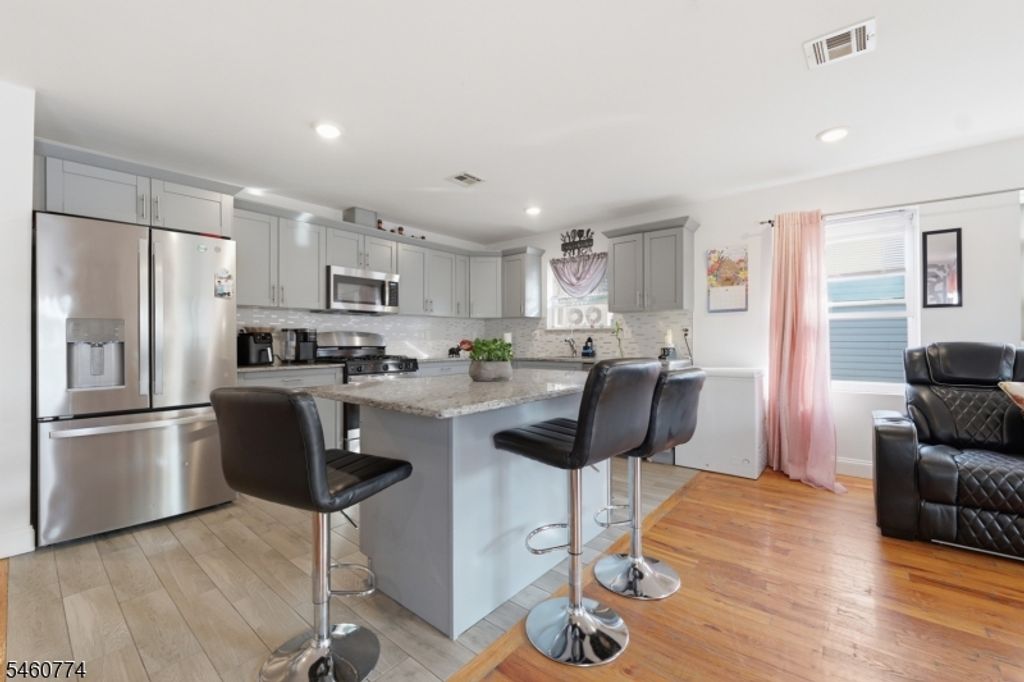 28 Hanford St, Newark City, NJ 07114 — photo 3