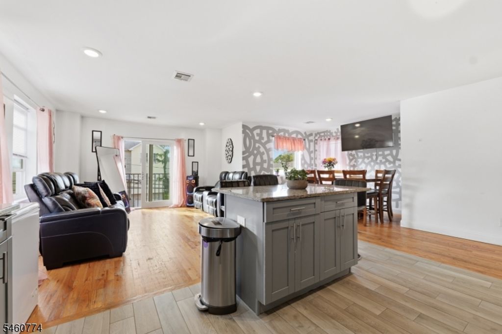 28 Hanford St, Newark City, NJ 07114 — photo 5
