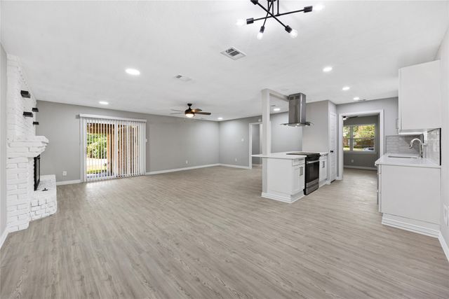 600 N Young Boulevard, Desoto, TX 75115