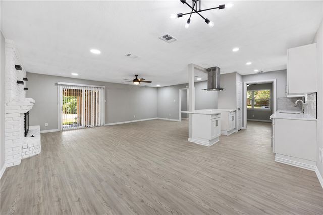 600 N Young Boulevard, Desoto, TX 75115