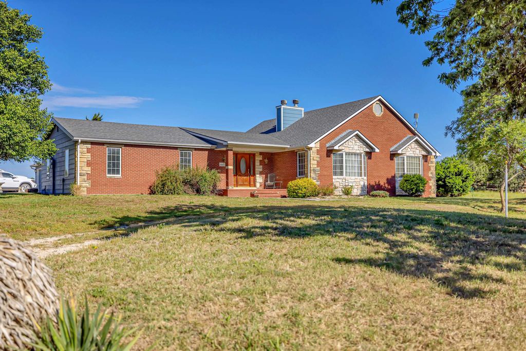19447 SW Meadowlark Rd, Rose Hill, KS 67133