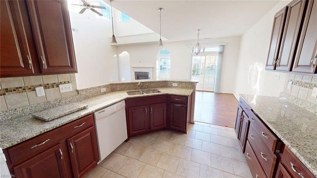 519 Dunning LN, Chesapeake, VA 23322