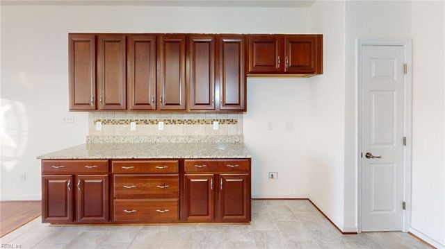 519 Dunning LN, Chesapeake, VA 23322