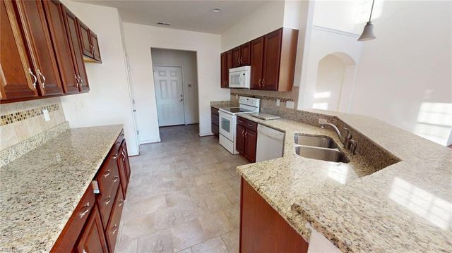 519 Dunning LN, Chesapeake, VA 23322