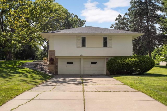 4900 Frontenac Avenue, Golden Valley, MN 55422