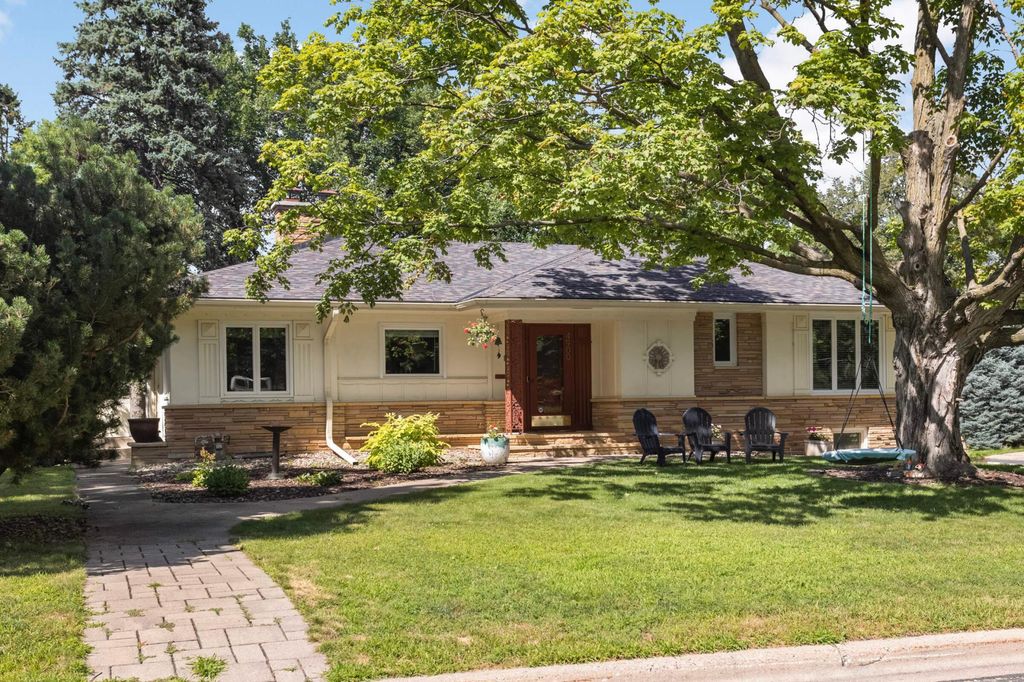 4900 Frontenac Avenue, Golden Valley, MN 55422