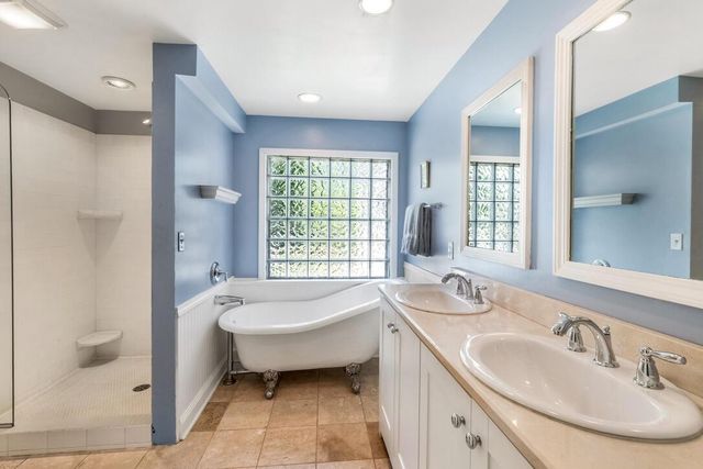 4943 N Diversey BOULEVARD, Whitefish Bay, WI 53217