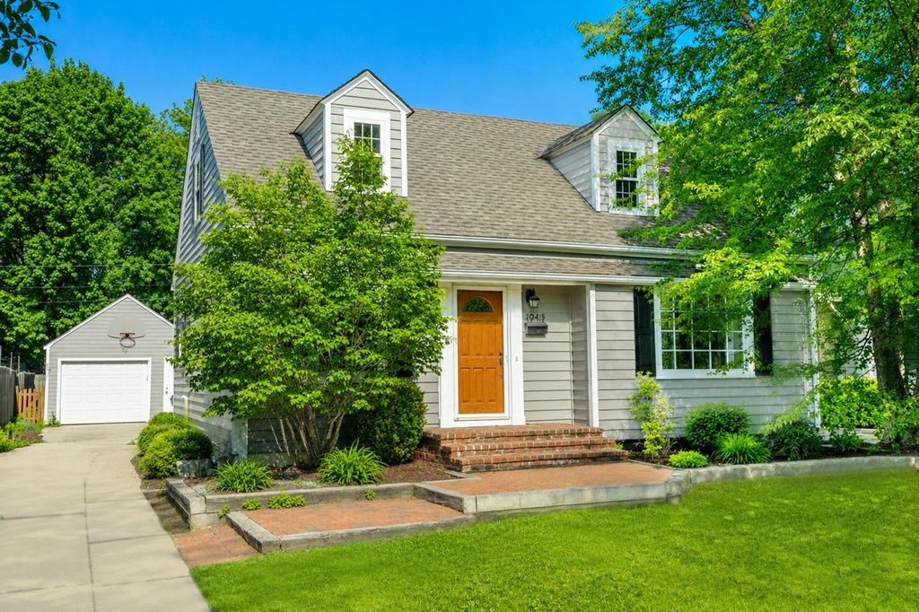 4943 N Diversey BOULEVARD, Whitefish Bay, WI 53217