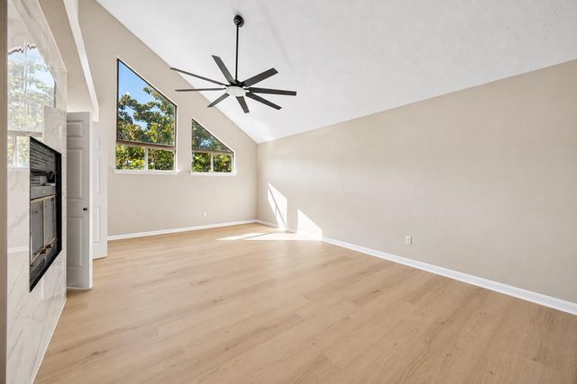 14643 S Hearthstone Green Drive, Houston, TX 77095
