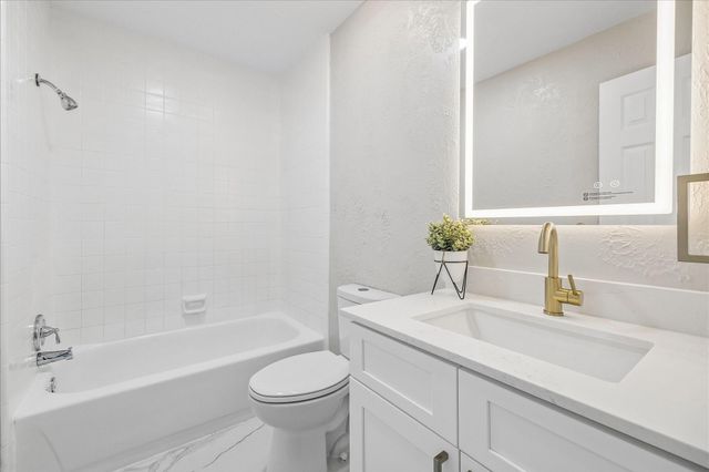 14643 S Hearthstone Green Drive, Houston, TX 77095