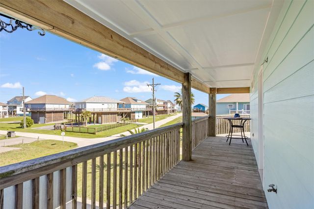 2011 Vista, Crystal Beach, TX 77650