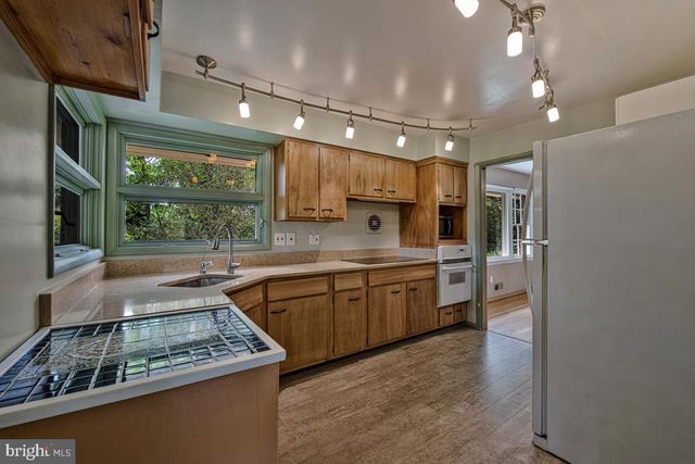 9937 FERNDALE AVE, Columbia, MD 21046