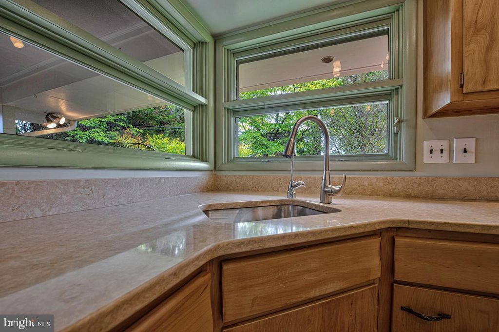 Image 15 of property listing at 9937 FERNDALE AVE, Columbia, MD 21046