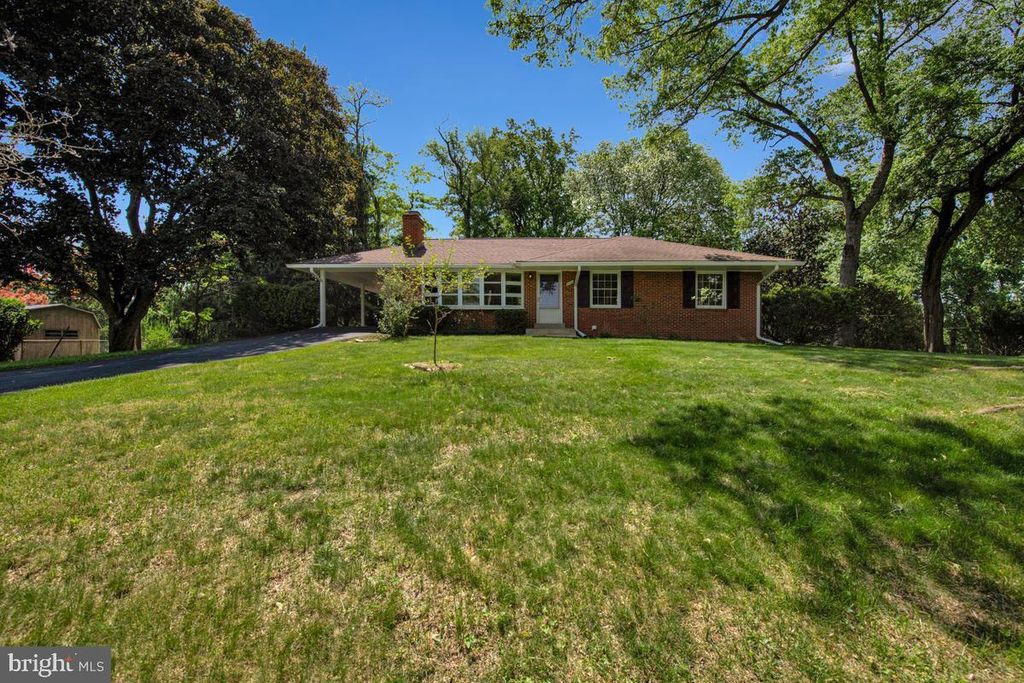 Image 2 of property listing at 9937 FERNDALE AVE, Columbia, MD 21046