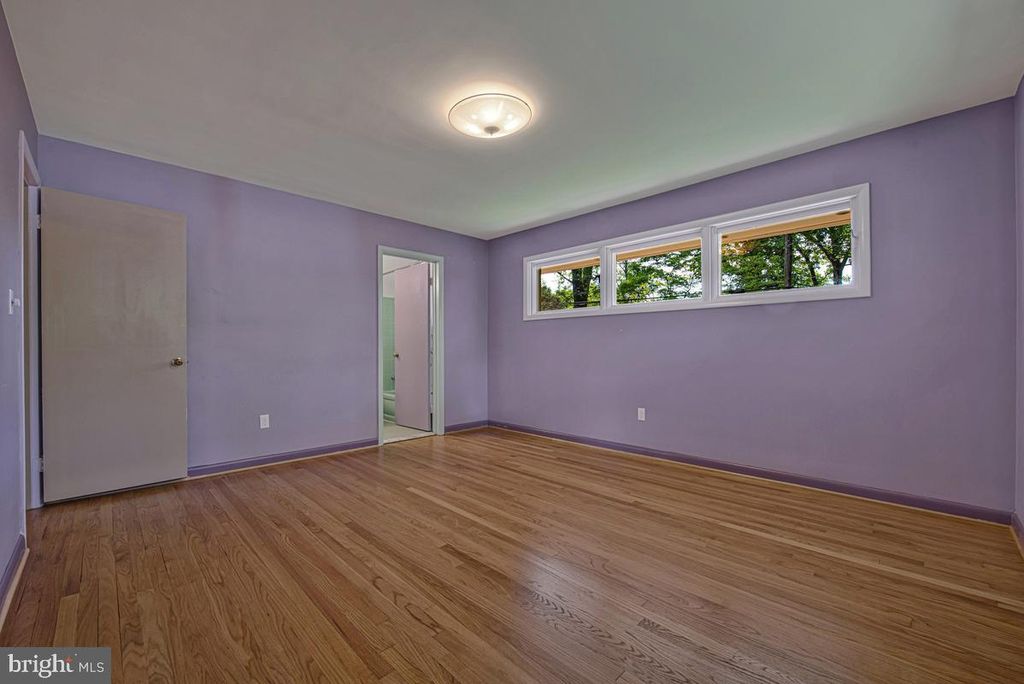 Image 23 of property listing at 9937 FERNDALE AVE, Columbia, MD 21046