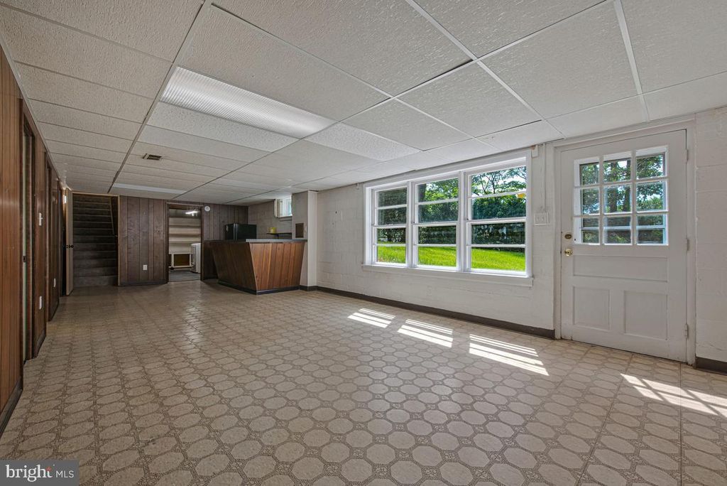 Image 34 of property listing at 9937 FERNDALE AVE, Columbia, MD 21046