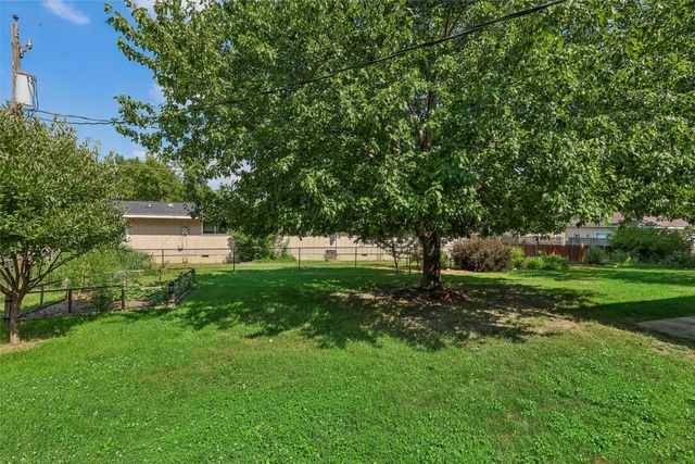 416 N 11th Street Place, Adel, IA 50003