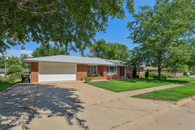 416 N 11th Street Place, Adel, IA 50003