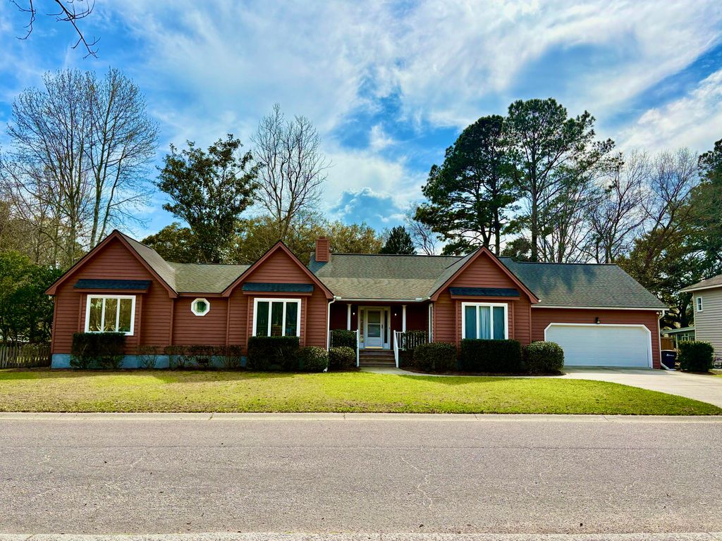 Image 1 of property listing at 2059 Prospect Hill Drive, Mount Pleasant, SC 29464