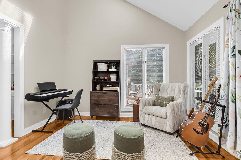 Image 14 of property listing at 2059 Prospect Hill Drive, Mount Pleasant, SC 29464