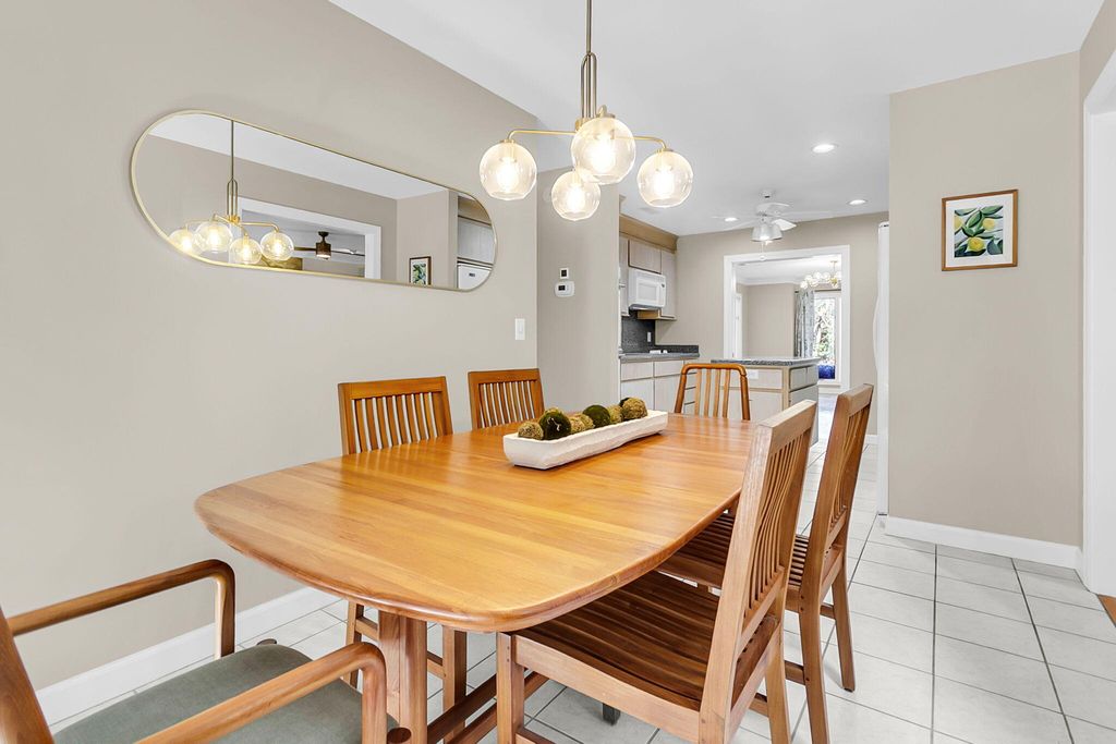 Image 16 of property listing at 2059 Prospect Hill Drive, Mount Pleasant, SC 29464