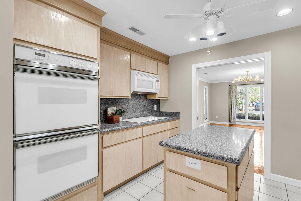 Image 18 of property listing at 2059 Prospect Hill Drive, Mount Pleasant, SC 29464