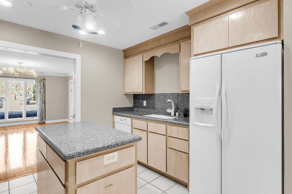 Image 19 of property listing at 2059 Prospect Hill Drive, Mount Pleasant, SC 29464