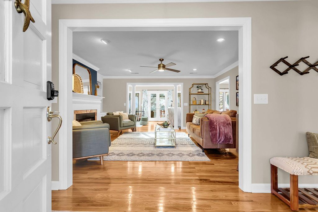 Image 2 of property listing at 2059 Prospect Hill Drive, Mount Pleasant, SC 29464