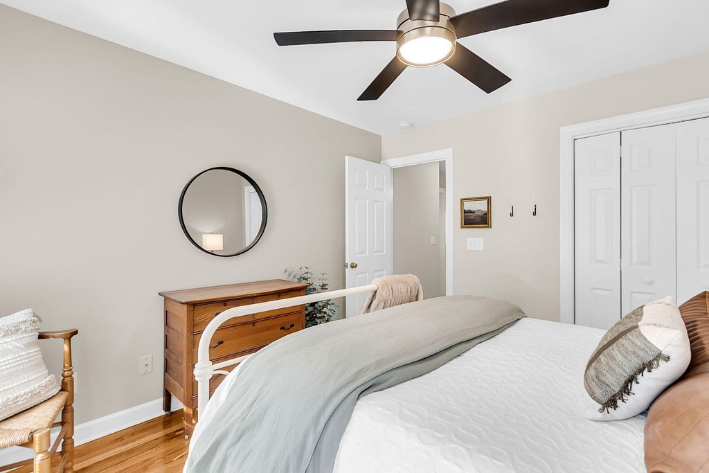 Image 33 of property listing at 2059 Prospect Hill Drive, Mount Pleasant, SC 29464