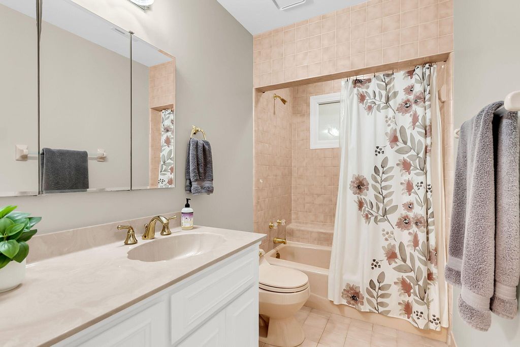 Image 34 of property listing at 2059 Prospect Hill Drive, Mount Pleasant, SC 29464