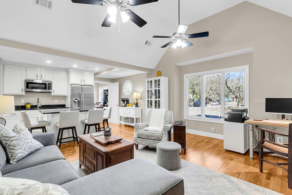 Image 40 of property listing at 2059 Prospect Hill Drive, Mount Pleasant, SC 29464