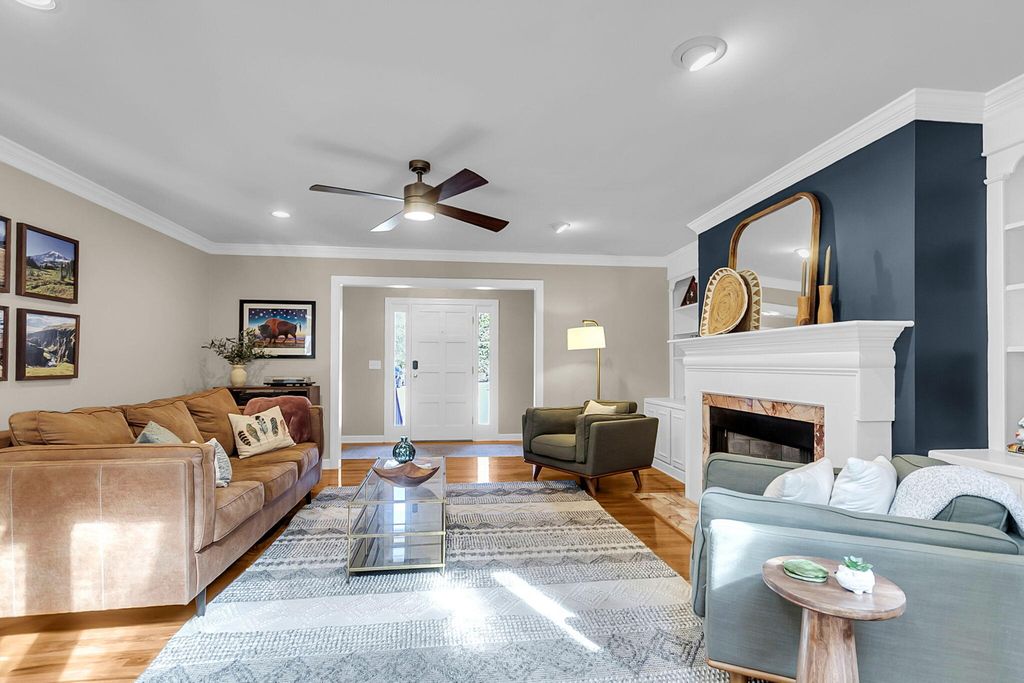 Image 8 of property listing at 2059 Prospect Hill Drive, Mount Pleasant, SC 29464