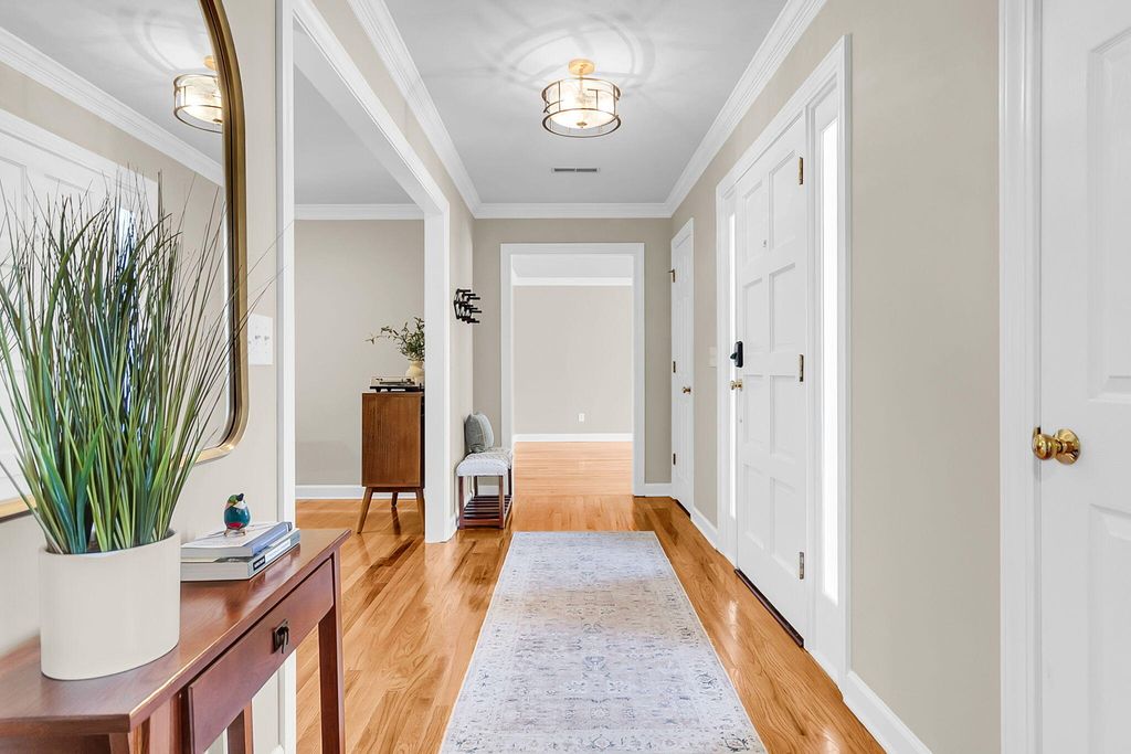 Image 9 of property listing at 2059 Prospect Hill Drive, Mount Pleasant, SC 29464